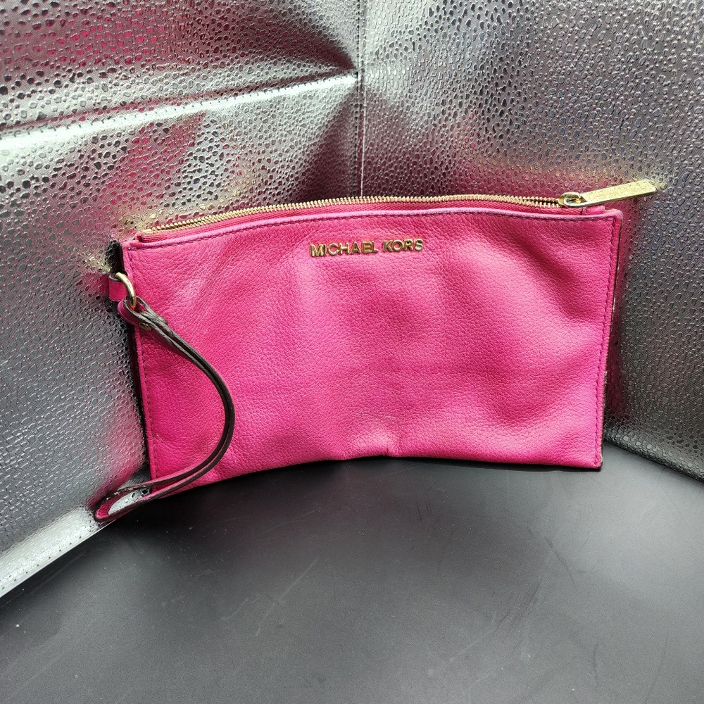 Michael  Kors Wristlet - Picture 2 of 6
